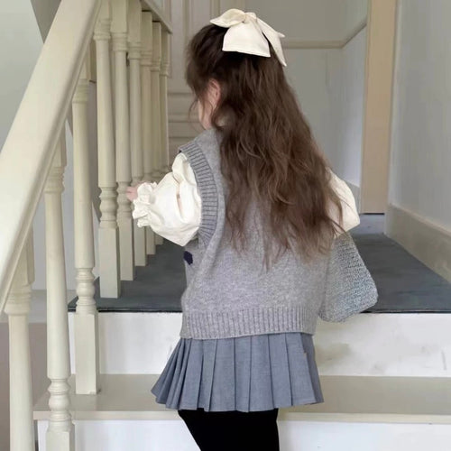 Charming Bow Knit Vest in Gray