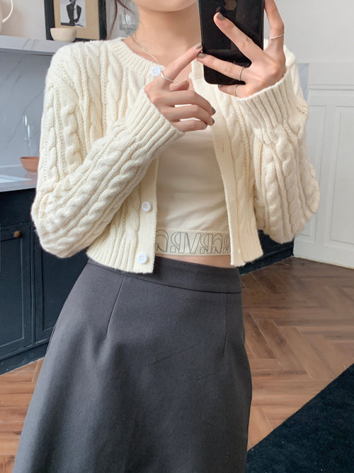 Women Elegant Round Neck Long Sleeves Cropped Cardigan – Knitted Cotton w/ Notched Buttons Cardigan Tops | Classic Basic Fashion Piece